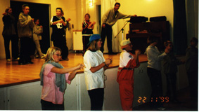 hiphopknäppthand.JPG (29572 bytes)