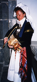 Annettemnyckelharpa.JPG (25226 bytes)