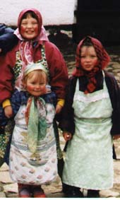 paaskkäringar,barnen.JPG (16534 bytes)